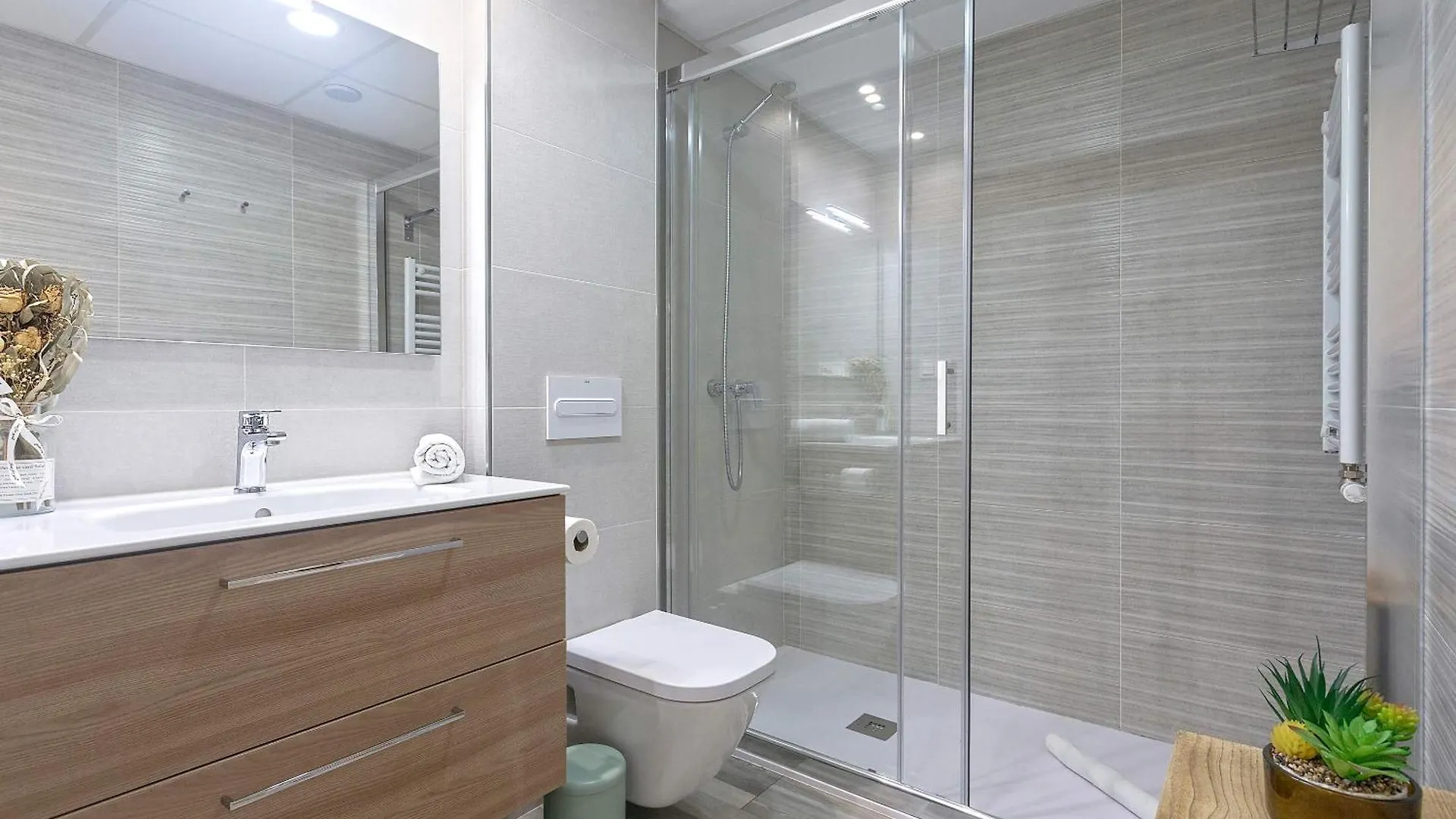 Apartment Genteel Home Velazquez Granada Spain